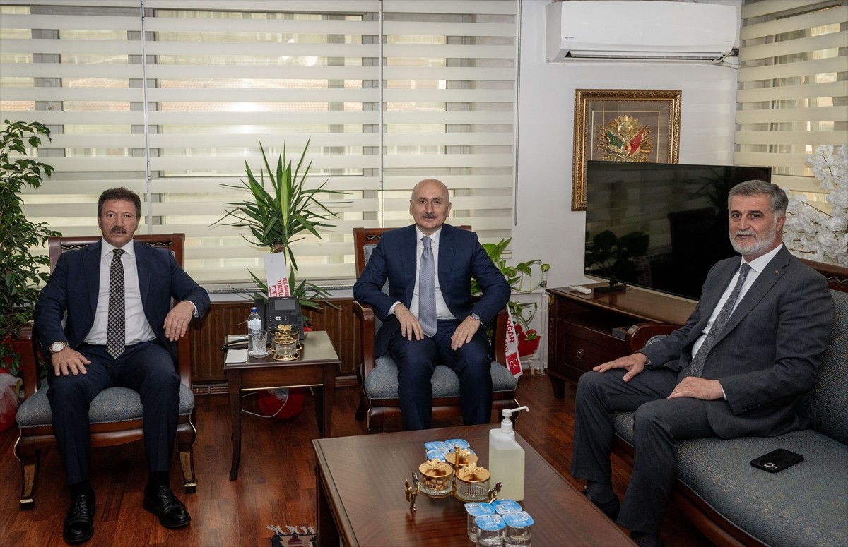 TBMM Bayındırlık, İmar, Ulaştırma ve Turizm Komisyonu Başkanı Adil Karaismailoğlu (sol 2)...