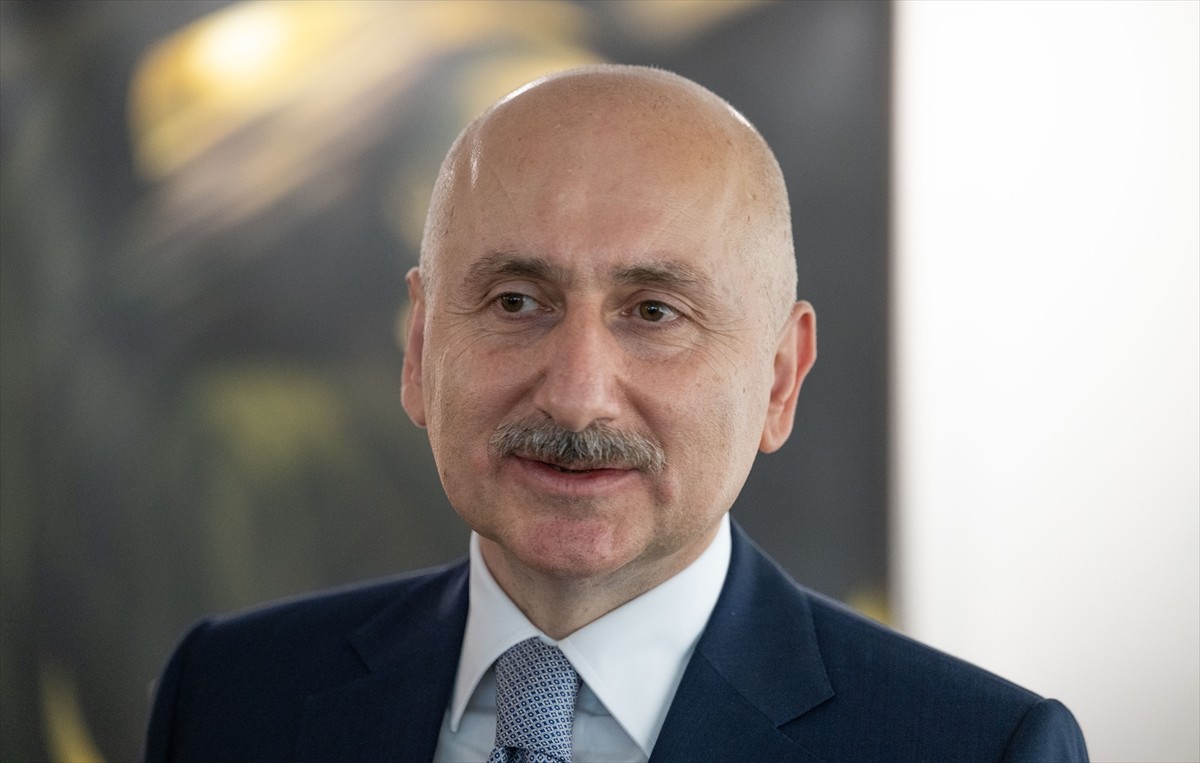 TBMM Bayındırlık, İmar, Ulaştırma ve Turizm Komisyonu Başkanı Adil Karaismailoğlu (sol 2)...