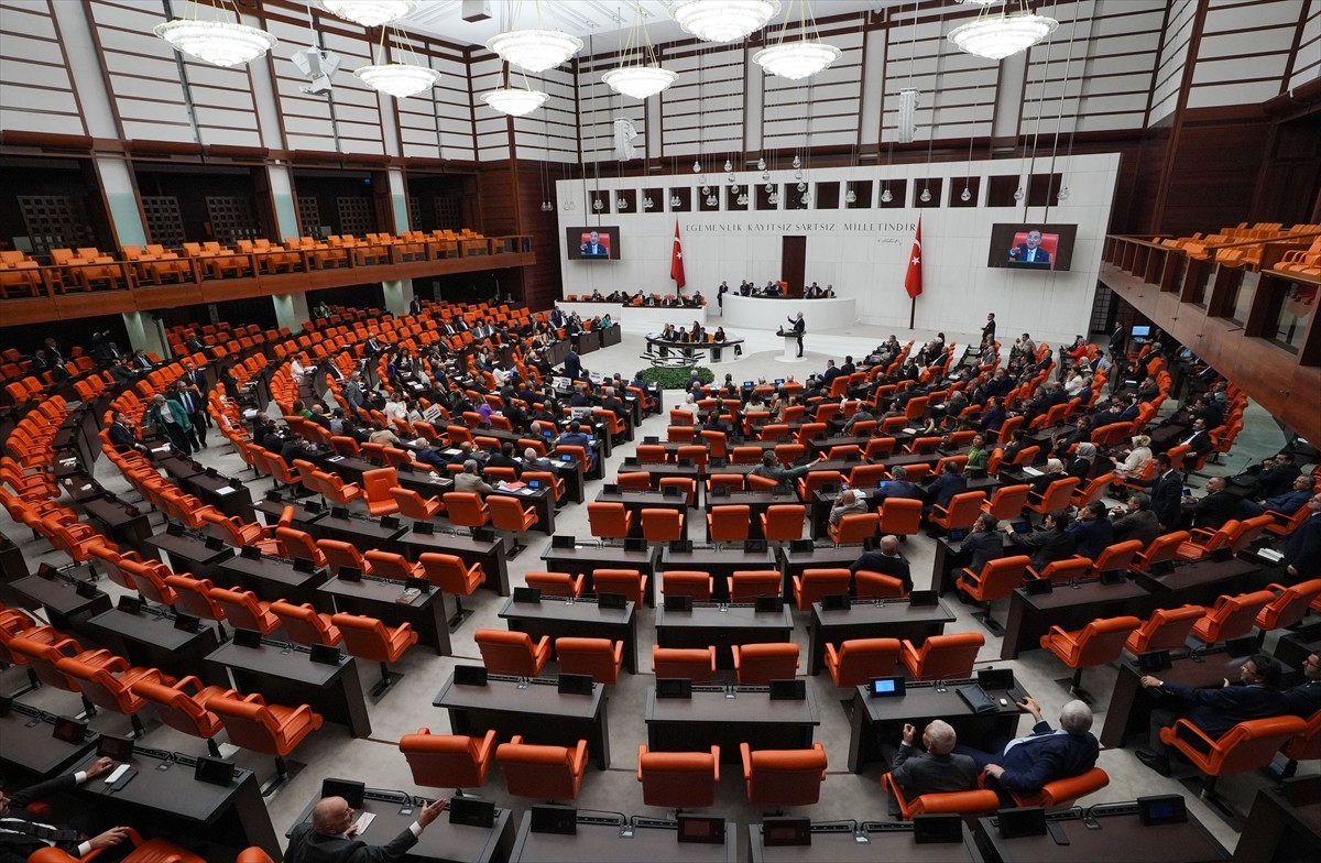 TBMM Genel Kurulu'nda, sahipsiz hayvanlara yönelik düzenlemeler içeren Hayvanları Koruma Kanununda...