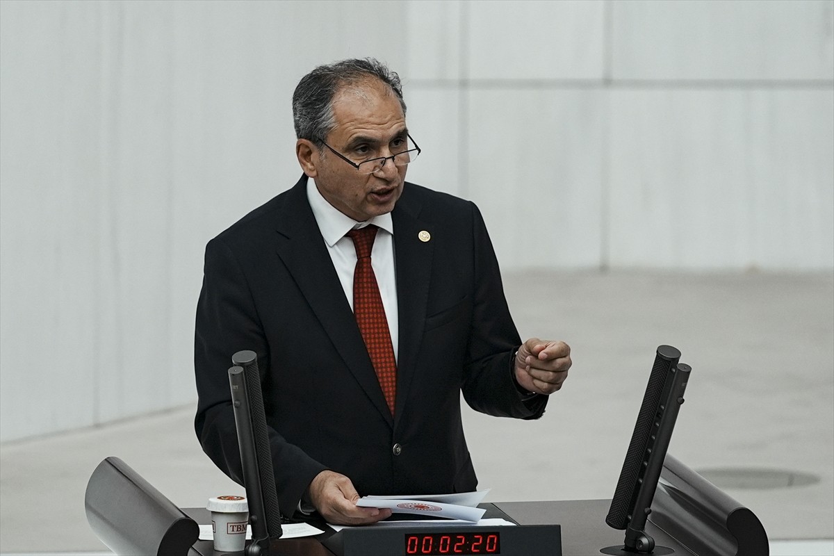 TBMM Genel Kurulu, Meclis Başkanvekili Bekir Bozdağ başkanlığında toplandı. TBMM Başkanvekili...