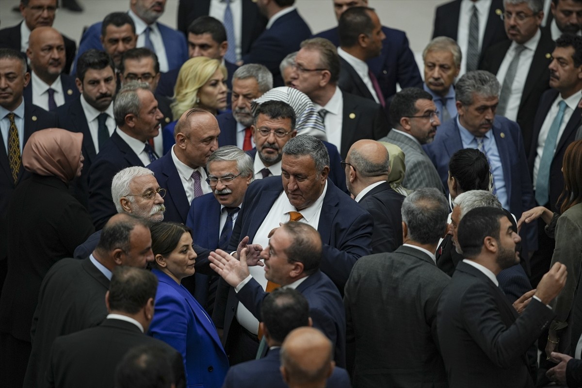 TBMM Genel Kurulu, Meclis Başkanvekili Bekir Bozdağ başkanlığında toplandı. TBMM Başkanvekili...