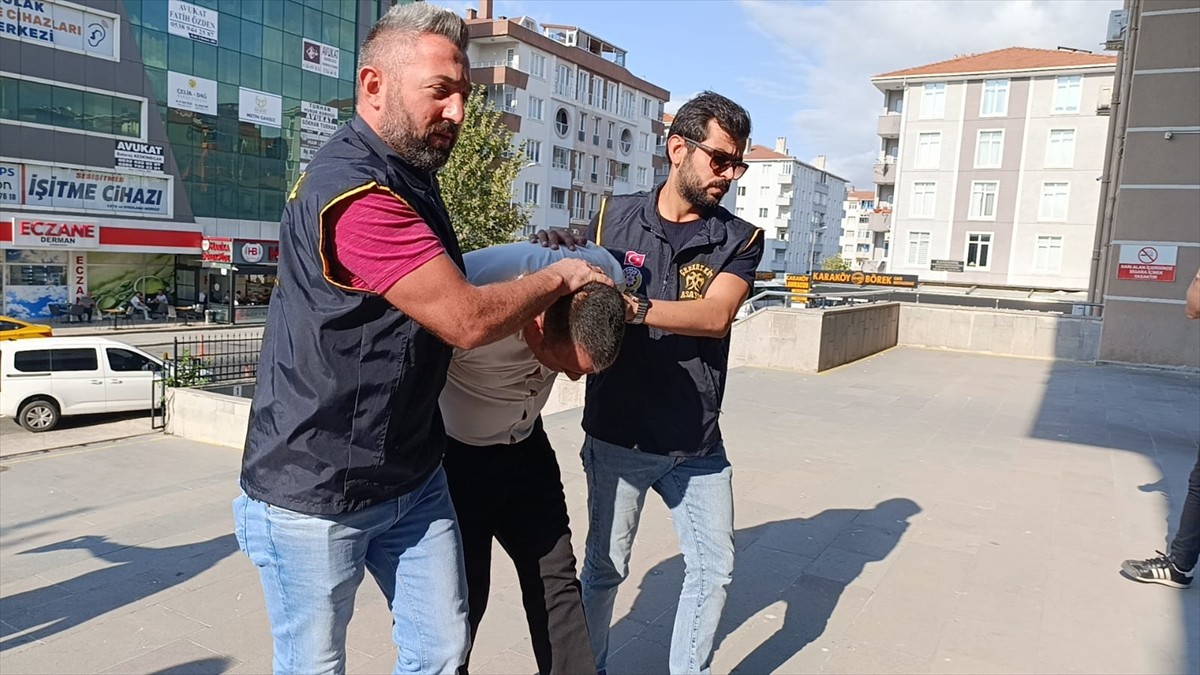 Tekirdağ'ın Çerkezköy ilçesinde SMA hastası çocuk adına düzenlediği sahte belgelerle iş yerlerine...