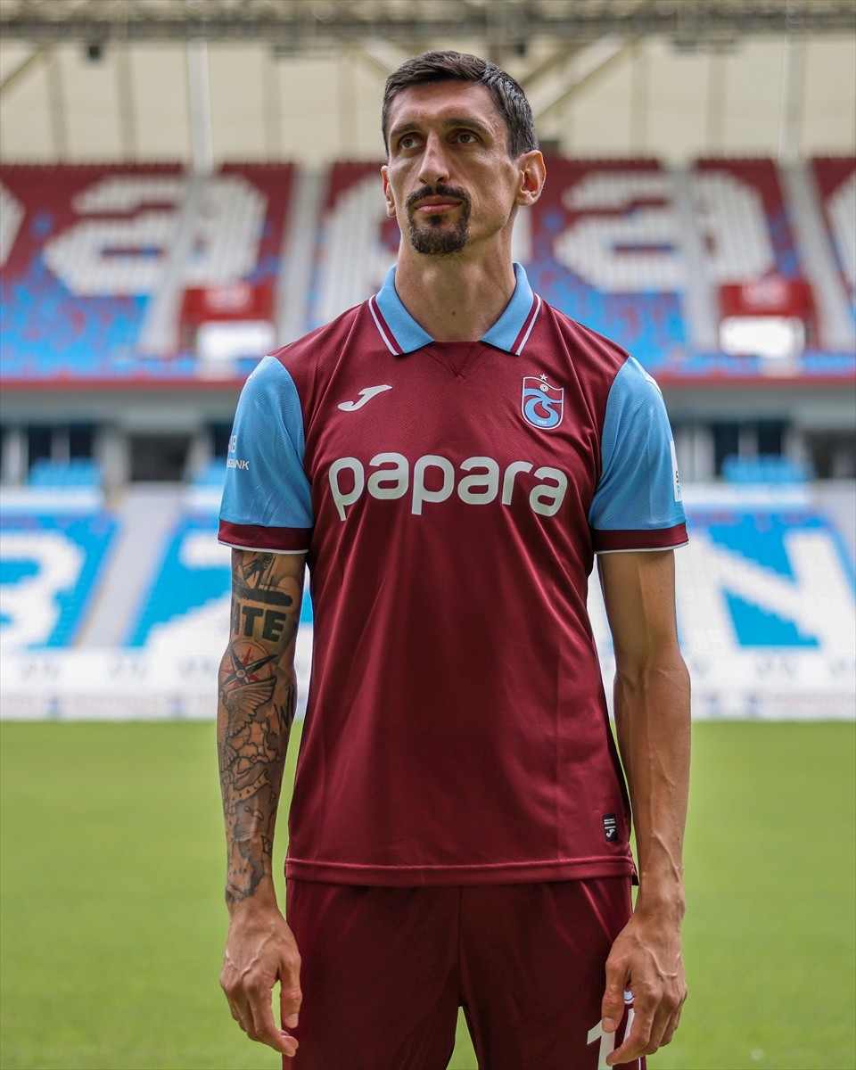 Trabzonspor Kulübü, 3 yıllık anlaşma sağladığı yeni transferi Karadağlı Stefan Savic ile sözleşme...