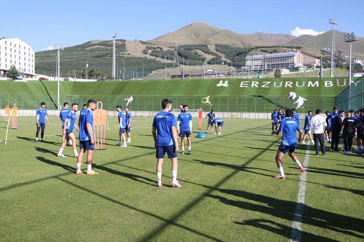 Trendyol 1. Lig ekiplerinden Erzurumspor FK, ikinci etap hazırlıklarını Erzurum'da sürdürüyor....