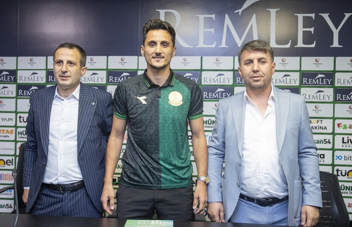 Trendyol 1. Lig ekiplerinden Sakaryaspor, eski futbolcusu Mustafa Pektemek'i 1+1 yıllığına...