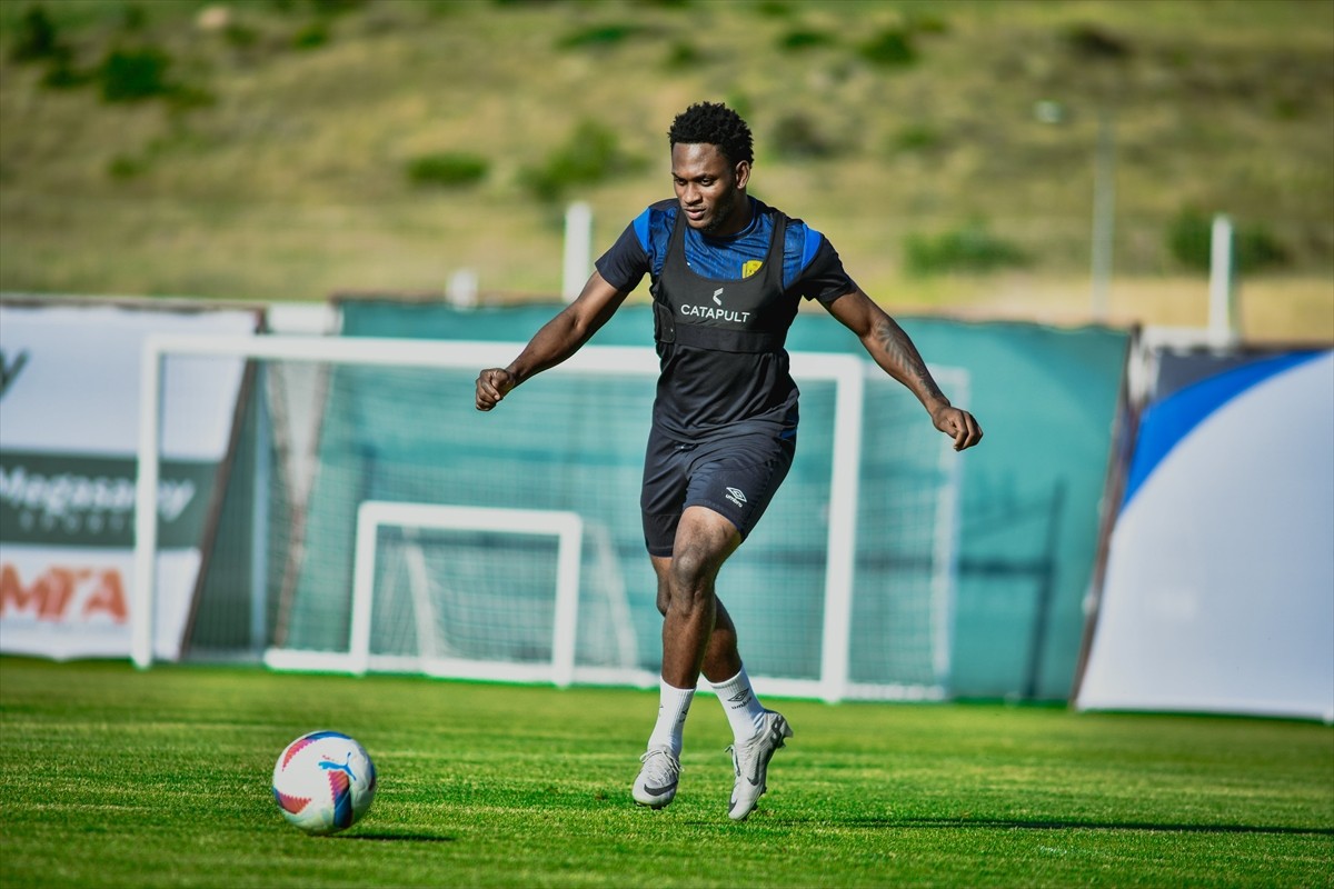 Trendyol 1. Lig takımlarından MKE Ankaragücü, Kayseri'deki Erciyes Yüksek İrtifa Kamp Merkezi'nde...