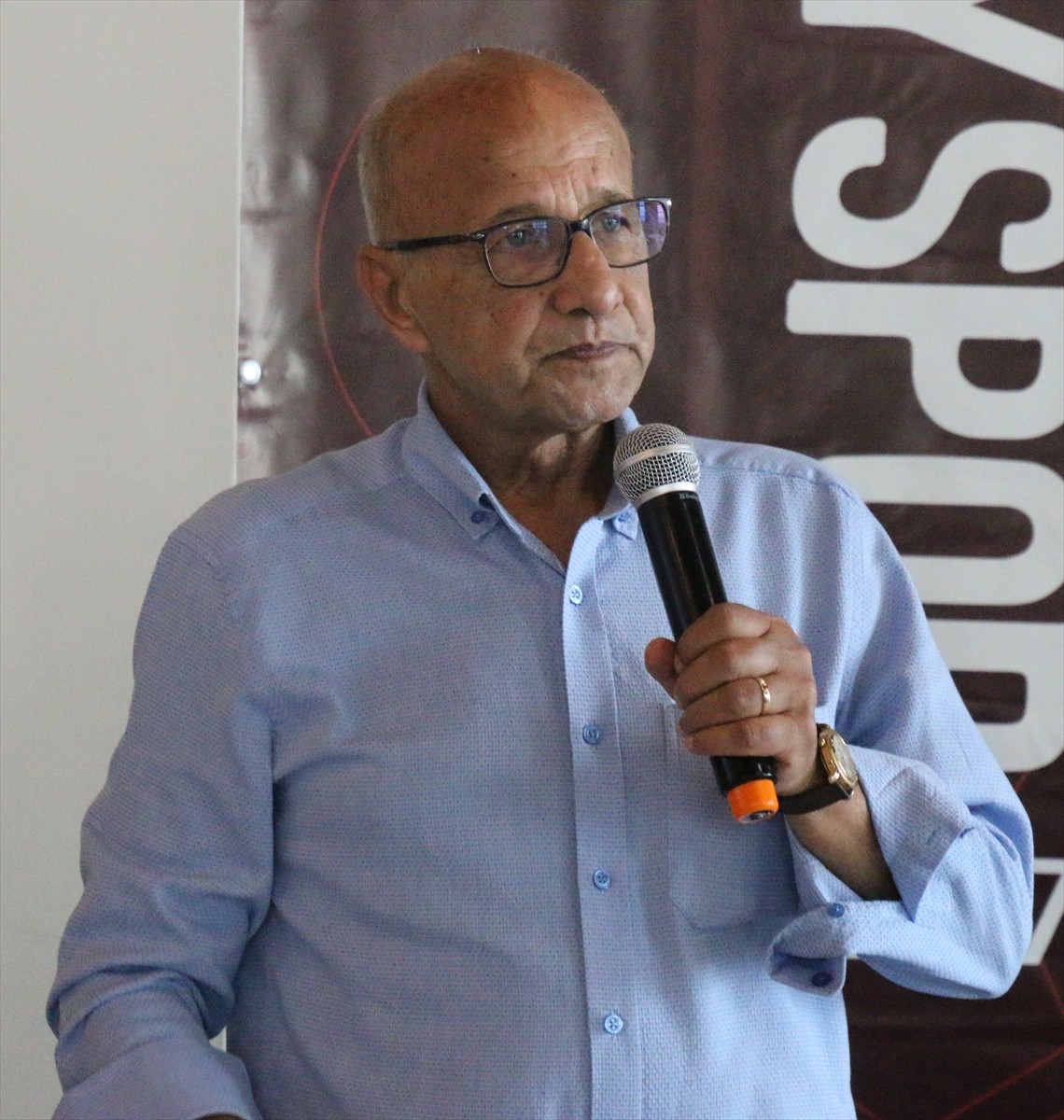 Trendyol Süper Lig ekibi Atakaş Hatayspor'un kulüp başkanı Levent Mıstıkoğlu (sağ 4)...