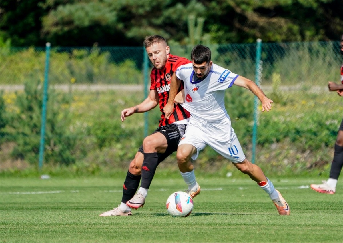 Trendyol Süper Lig ekiplerinden Gaziantep FK, hazırlık maçında Kosova takımlarından FC Prishtina...
