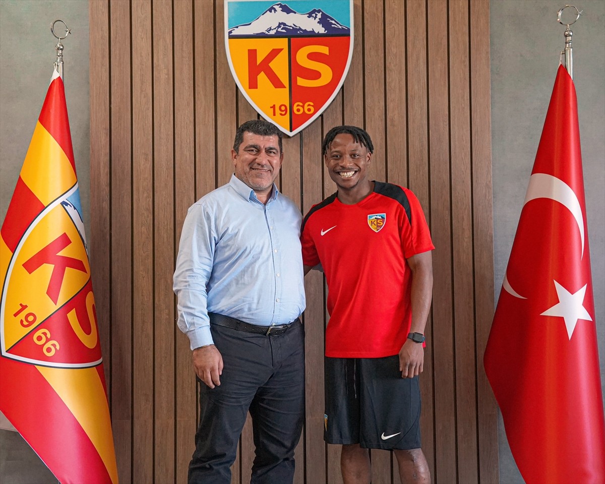 Trendyol Süper Lig ekiplerinden Kayserispor 25 yaşındaki oyuncusu Anthony Uzodimma ile sözleşme...