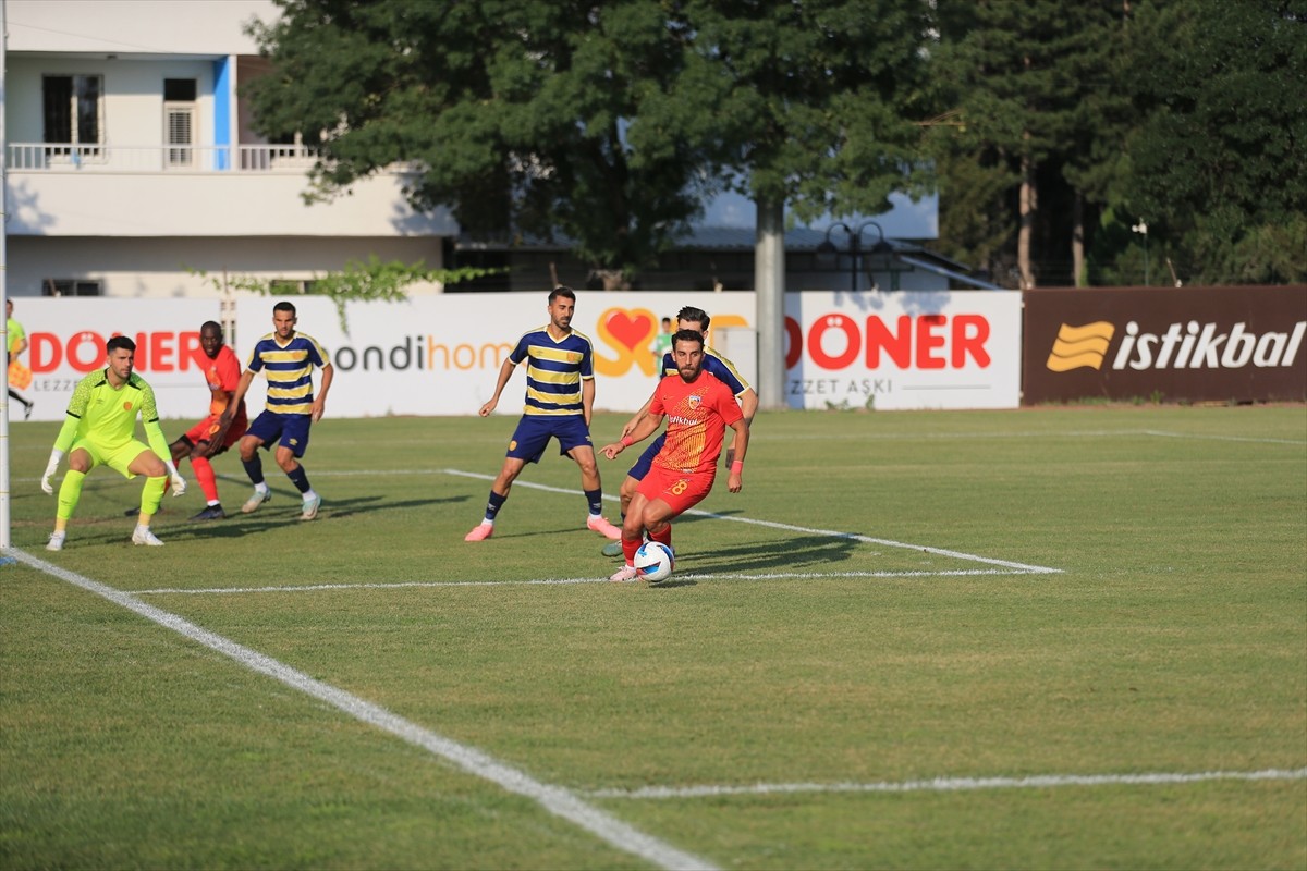 Trendyol Süper Lig ekiplerinden Mondihome Kayserispor, hazırlık maçında Trendyol 1. Lig...