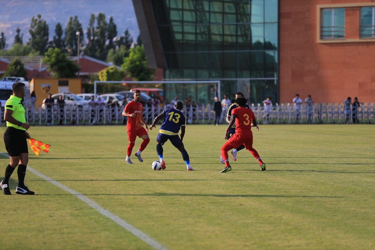 Trendyol Süper Lig ekiplerinden Mondihome Kayserispor, hazırlık maçında Trendyol 1. Lig...
