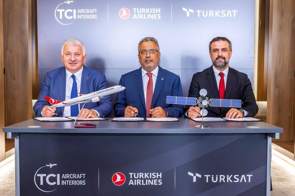 Türk Hava Yolları (THY), bu yıl sonundan başlamak ve iki yılda tamamlanmak üzere tüm uçaklarında...