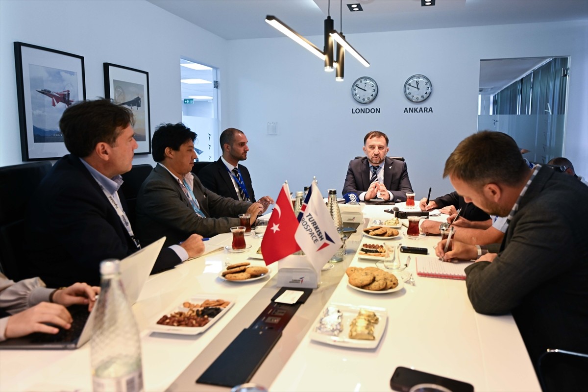 Türk Havacılık Uzay Sanayii (TUSAŞ) Genel Müdürü Mehmet Demiroğlu, İngiltere'de düzenlenen ve...