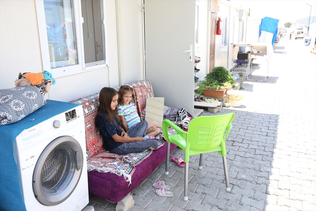 Türk Kızılay, 6 Şubat 2023'teki Kahramanmaraş merkezli depremlerin ardından kurulan konteyner...