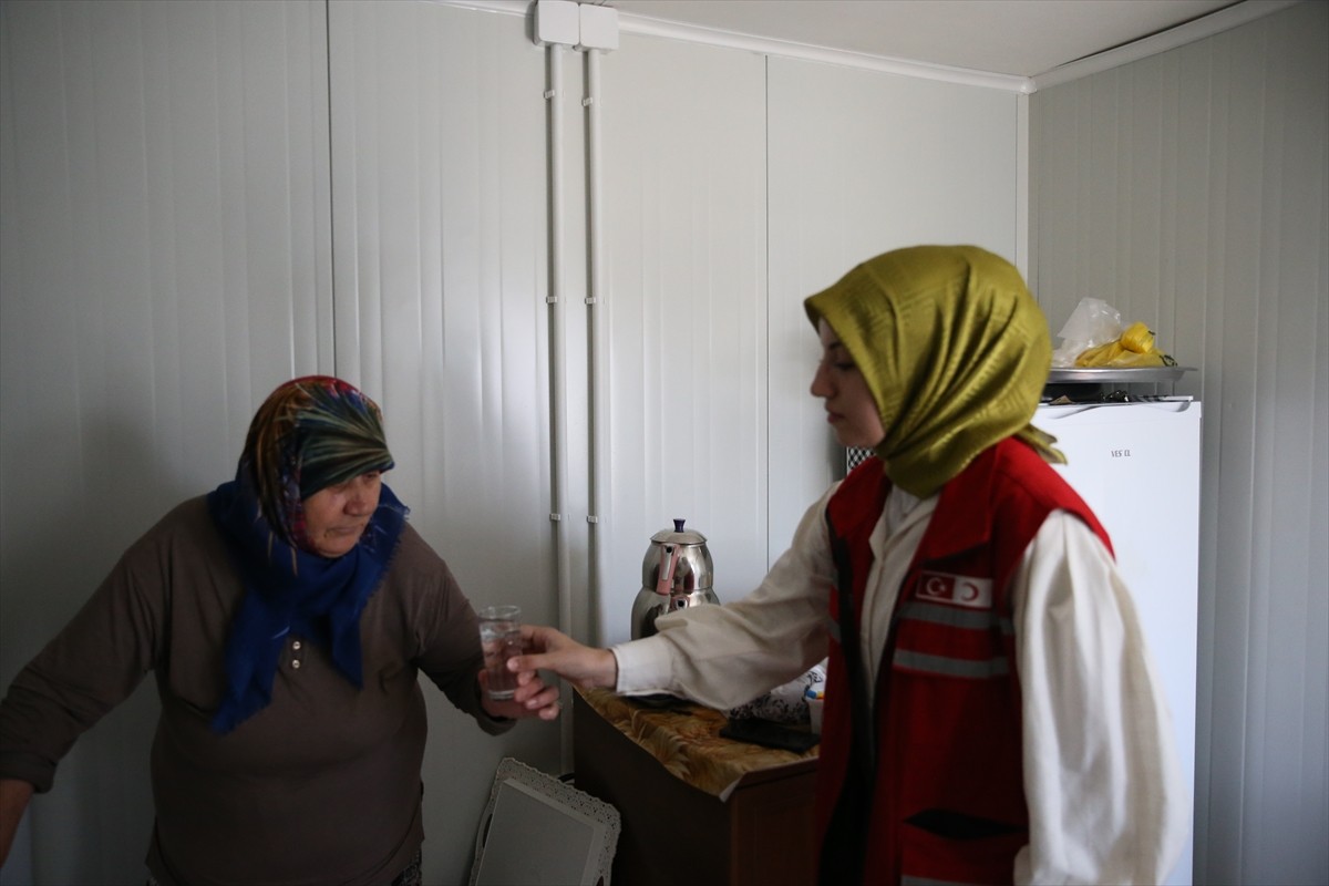 Türk Kızılay, 6 Şubat 2023'teki Kahramanmaraş merkezli depremlerin ardından kurulan konteyner...