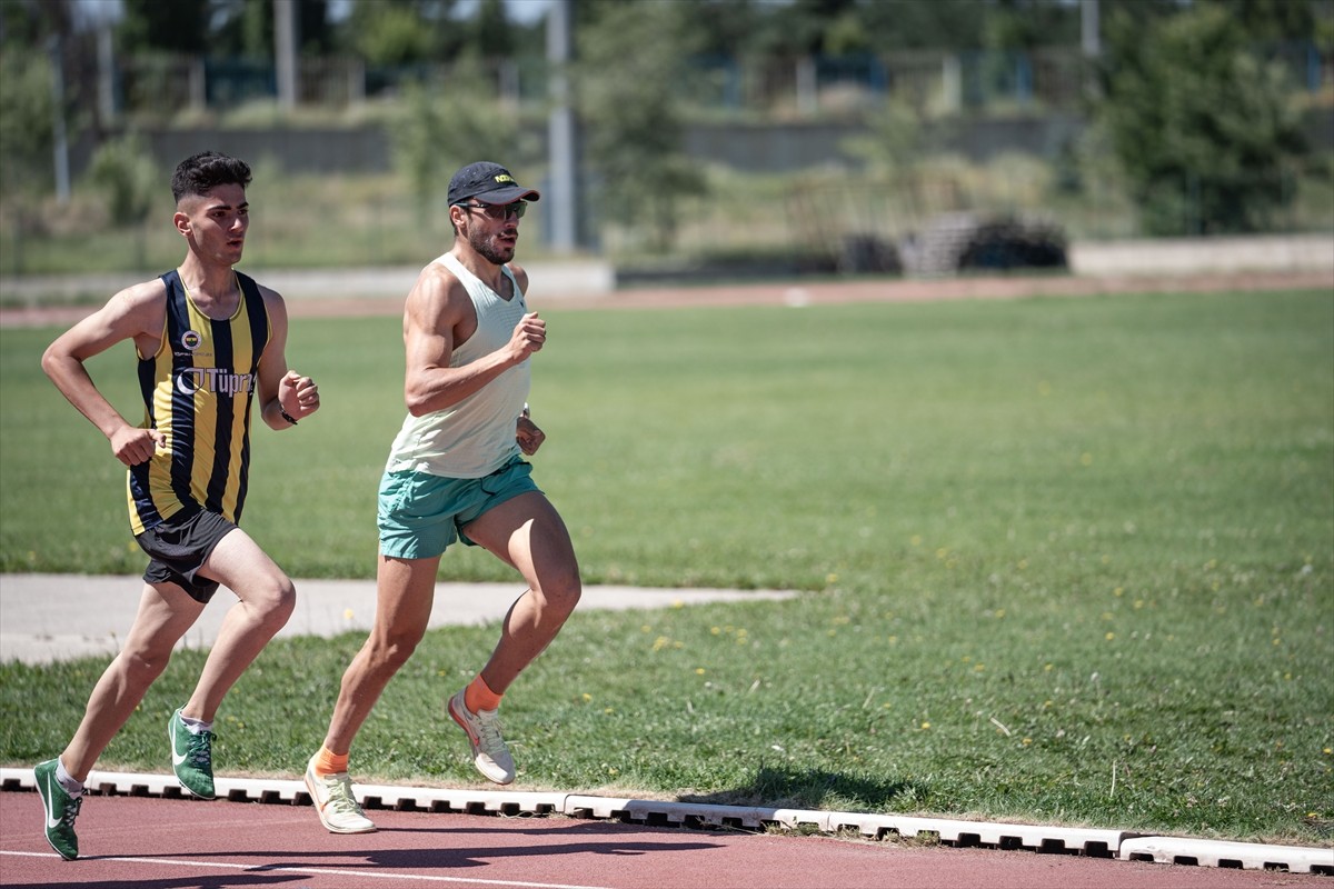 Türkiye'yi olimpiyatlarda temsil edecek ilk erkek modern pentatloncu Buğra Ünal'ın, Paris 2024'e...