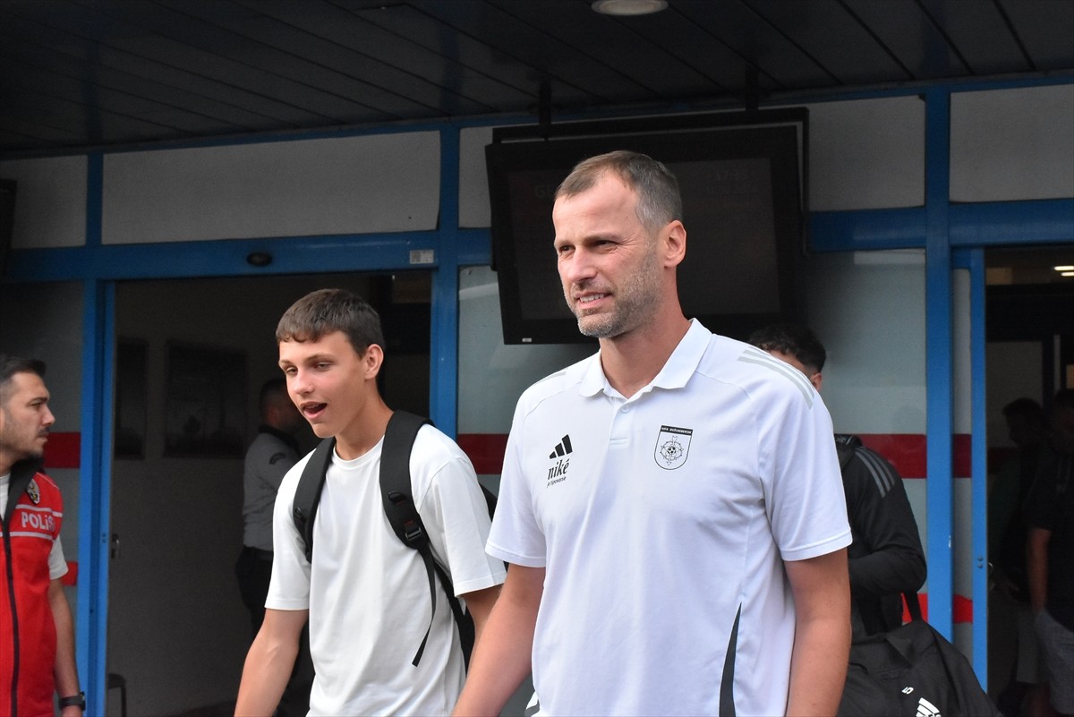 UEFA Avrupa Ligi 2. eleme turu rövanş maçında yarın Trabzonspor ile karşılaşacak Slovakya'nın...