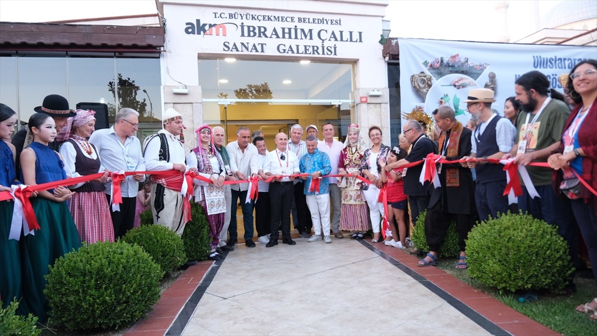 Ünlü kukla sanatçılarının eserlerinin yer aldığı "Uluslararası Kukla Atölyesi Sergisi"...