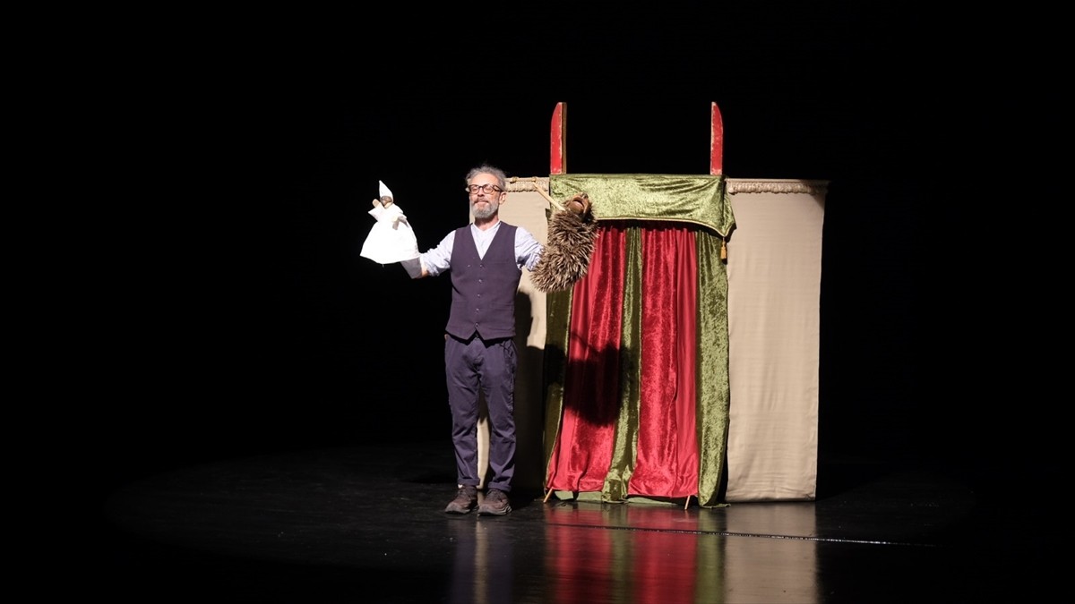 Ünlü kukla sanatçılarının eserlerinin yer aldığı "Uluslararası Kukla Atölyesi Sergisi"...