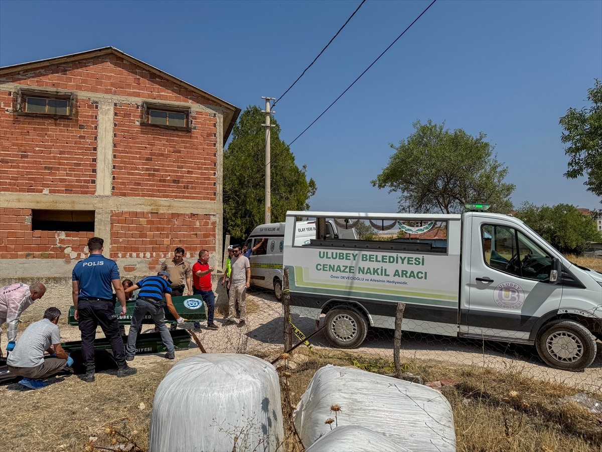 Uşak'ın Ulubey ilçesinde av tüfeğiyle vurulan 2 kişiden biri öldü, biri ağır yaralandı. Olay...