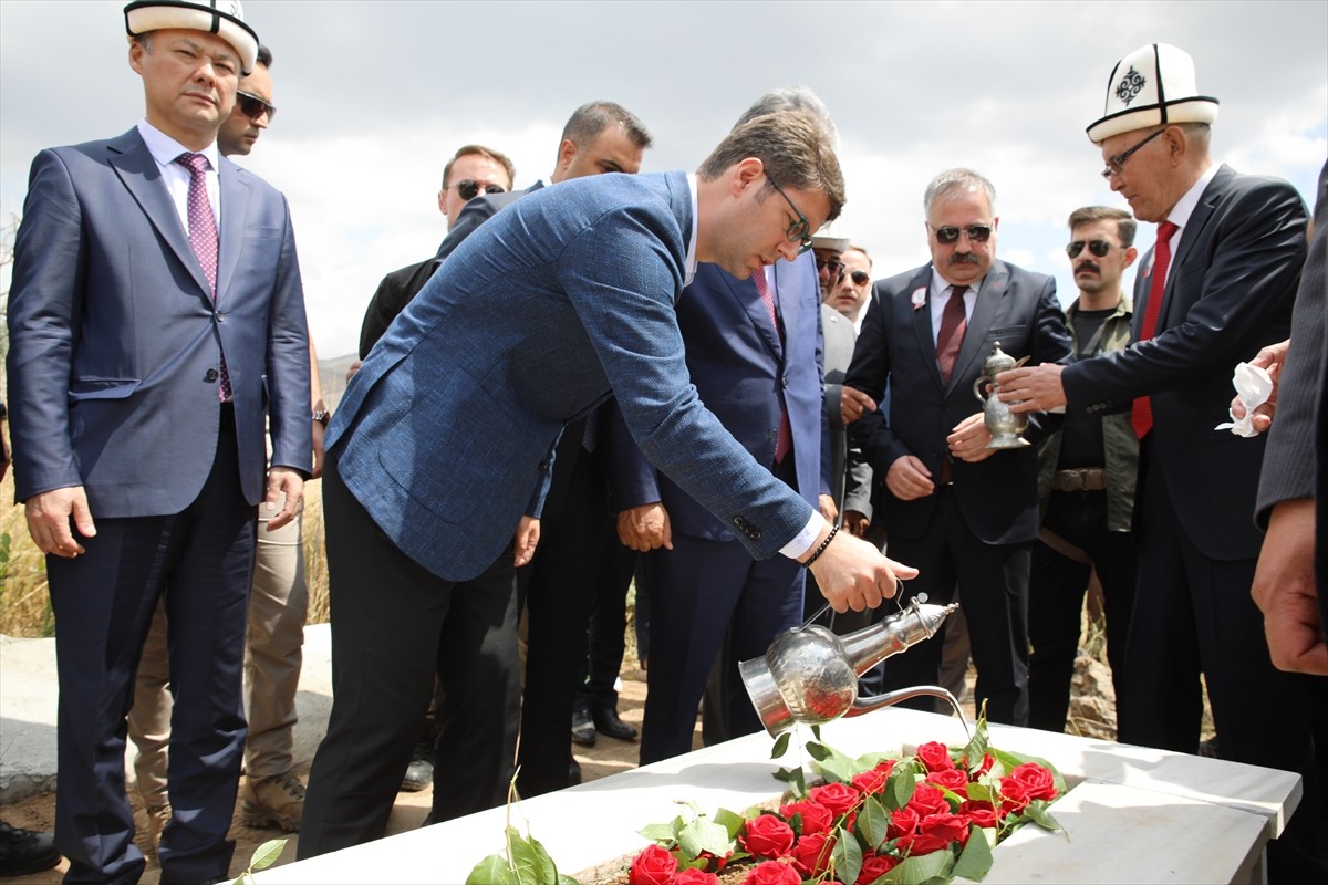 Van'ın Erciş ilçesinde yaşayan Kırgızlar, son hanları Rahmankul Han'ı doğumunun 110. yılında...