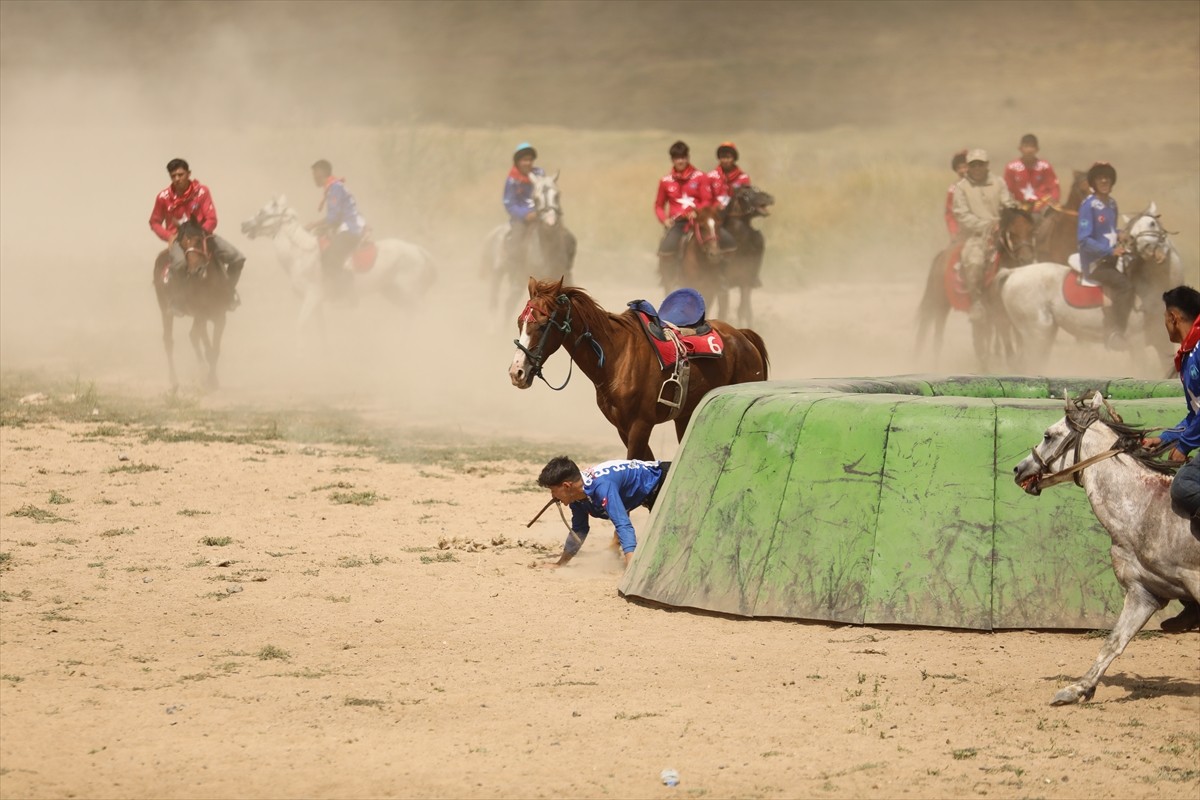 Van'ın Erciş ilçesinde yaşayan Kırgızlar, son hanları Rahmankul Han'ı doğumunun 110. yılında...