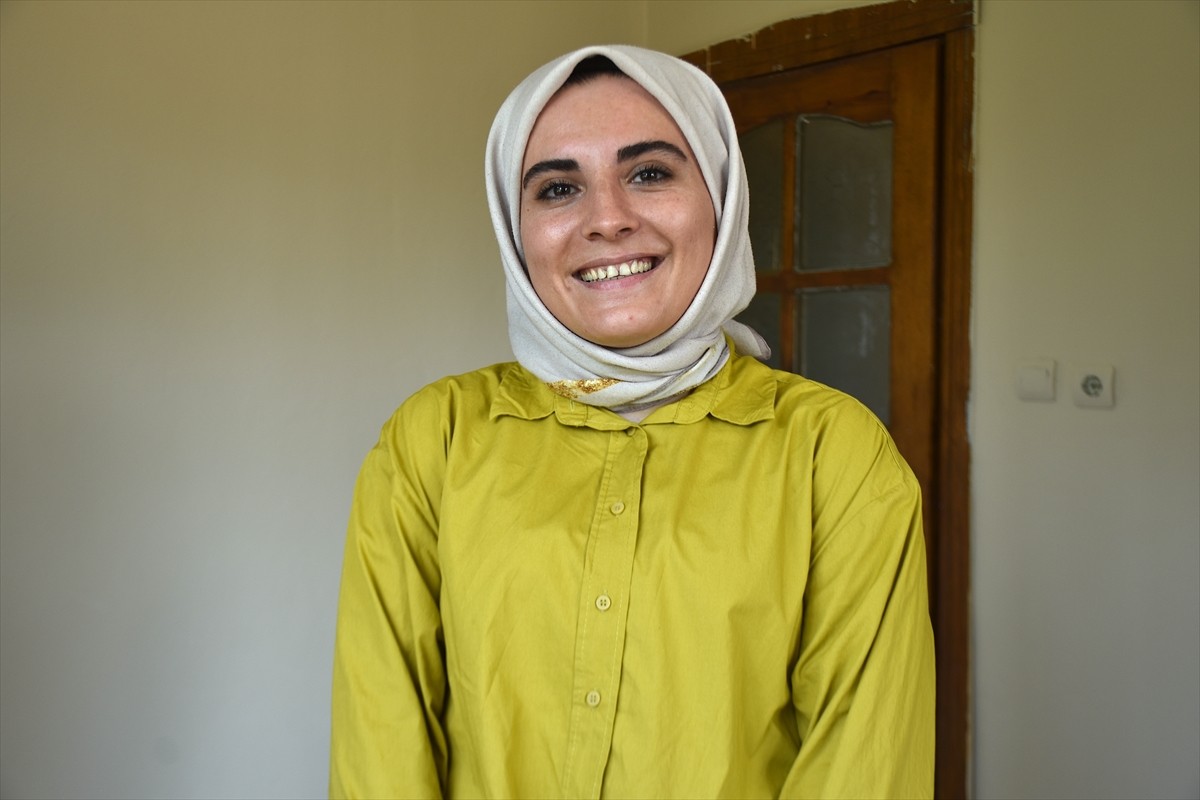 Van'ın İpekyolu ilçesinde Aile ve Sosyal Hizmetler İl Müdürlüğü görevlileri ile gönüllüler, sağlık...