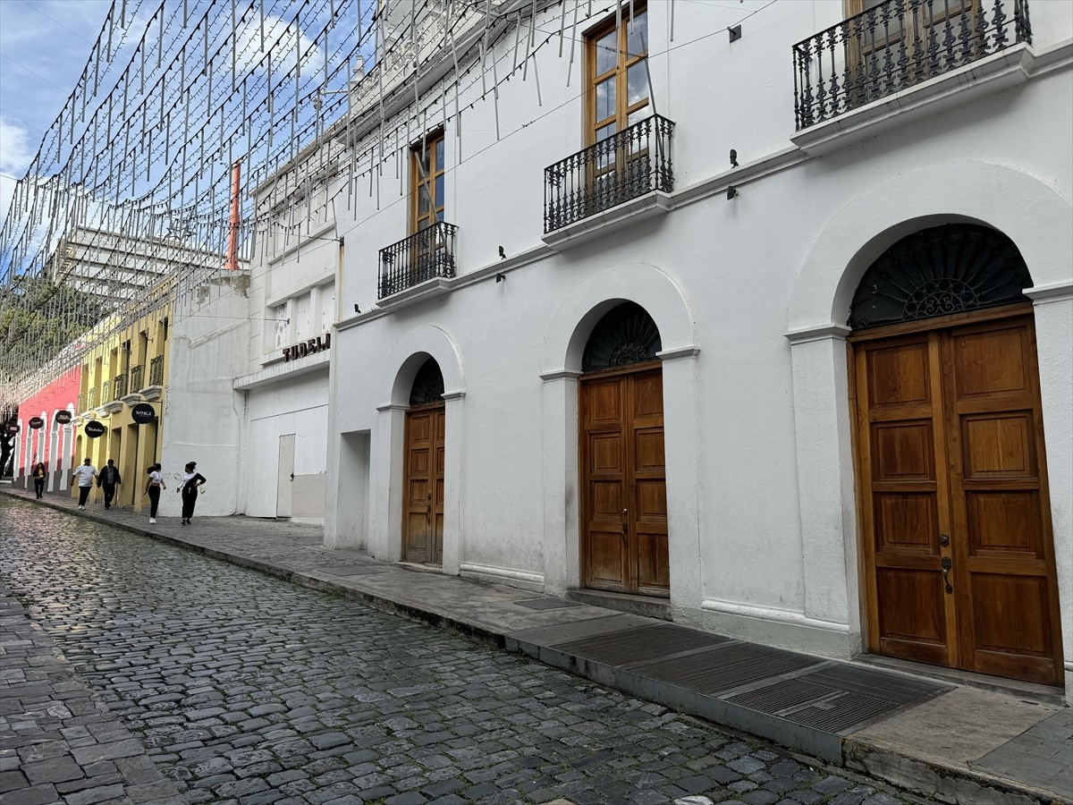 Venezuela'da muhalefet lideri Maria Corina Machado, ellerindeki tutanaklara göre devlet başkanı...