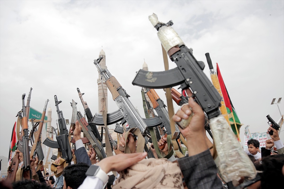 Yemen'de yüz binlerce kişinin katılımıyla İsrail’in işgal ve saldırılarına maruz kalan Gazze...