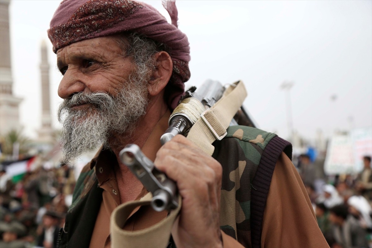 Yemen'de yüz binlerce kişinin katılımıyla İsrail’in işgal ve saldırılarına maruz kalan Gazze...