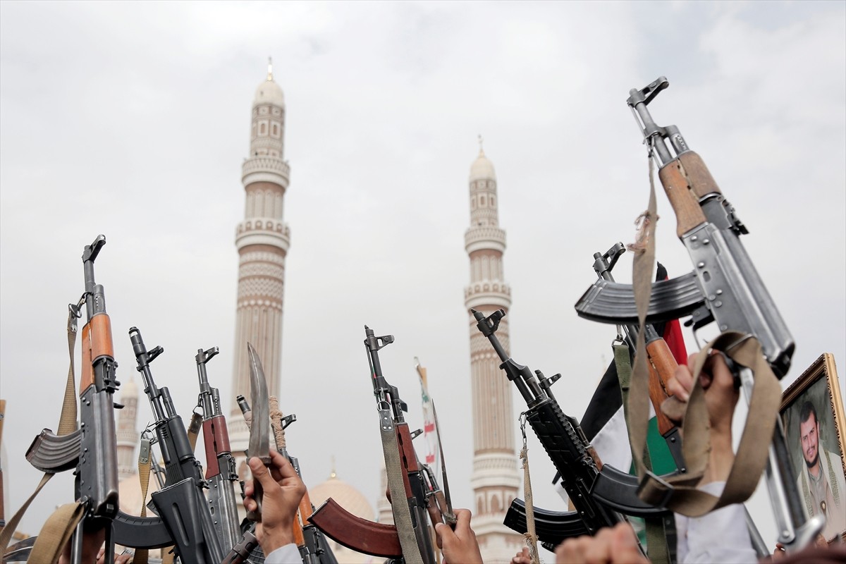 Yemen'de yüz binlerce kişinin katılımıyla İsrail’in işgal ve saldırılarına maruz kalan Gazze...