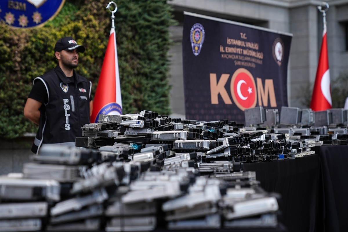 Yurt dışında çalınan ve parçalara ayrılan araçların motor ve şanzıman beyinlerini yasa dışı...