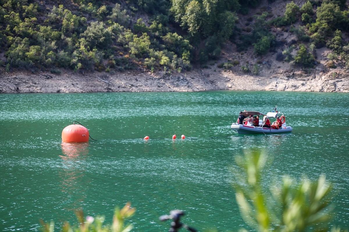 Adana'nın Kozan ilçesinde, 2 Ağustos'ta orman yangınına müdahale ederken baraj gölüne düşen...