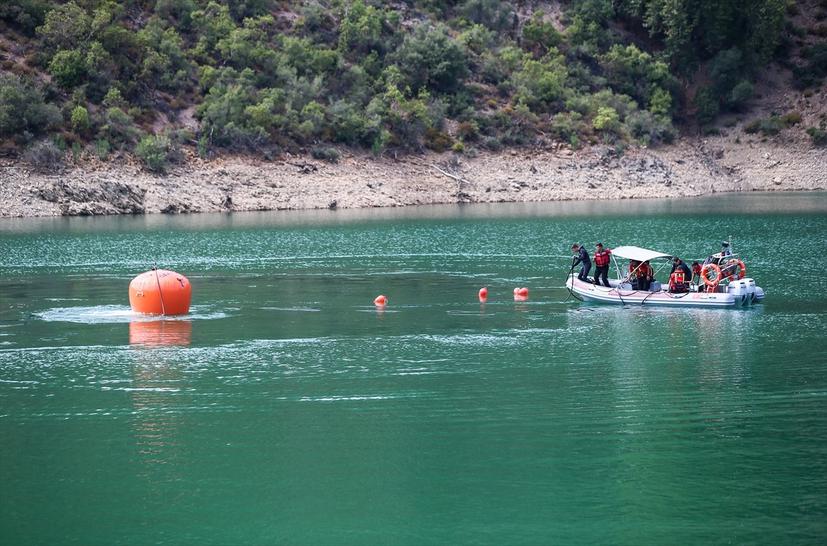 Adana'nın Kozan ilçesinde, 2 Ağustos'ta orman yangınına müdahale ederken baraj gölüne düşen...