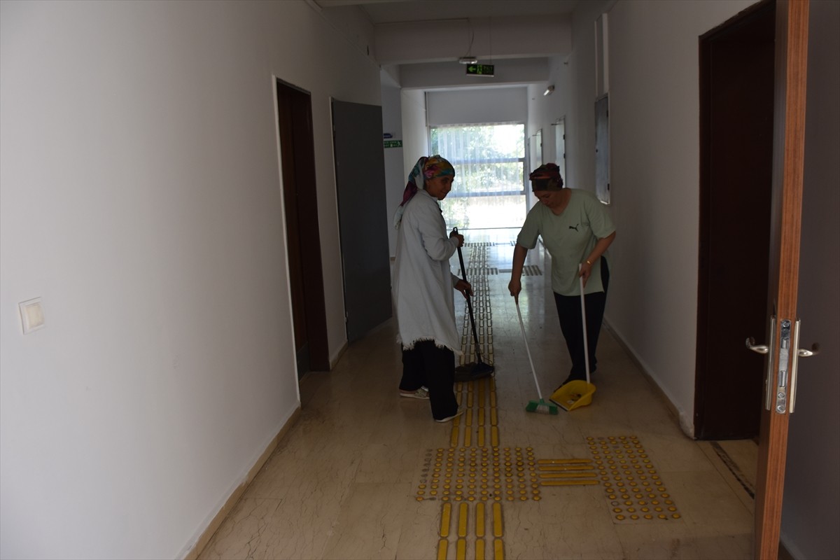 Adıyaman'da 6 Şubat 2023’deki Kahramanmaraş merkezli depremlerde afetzedelere ev sahipliği yapan...