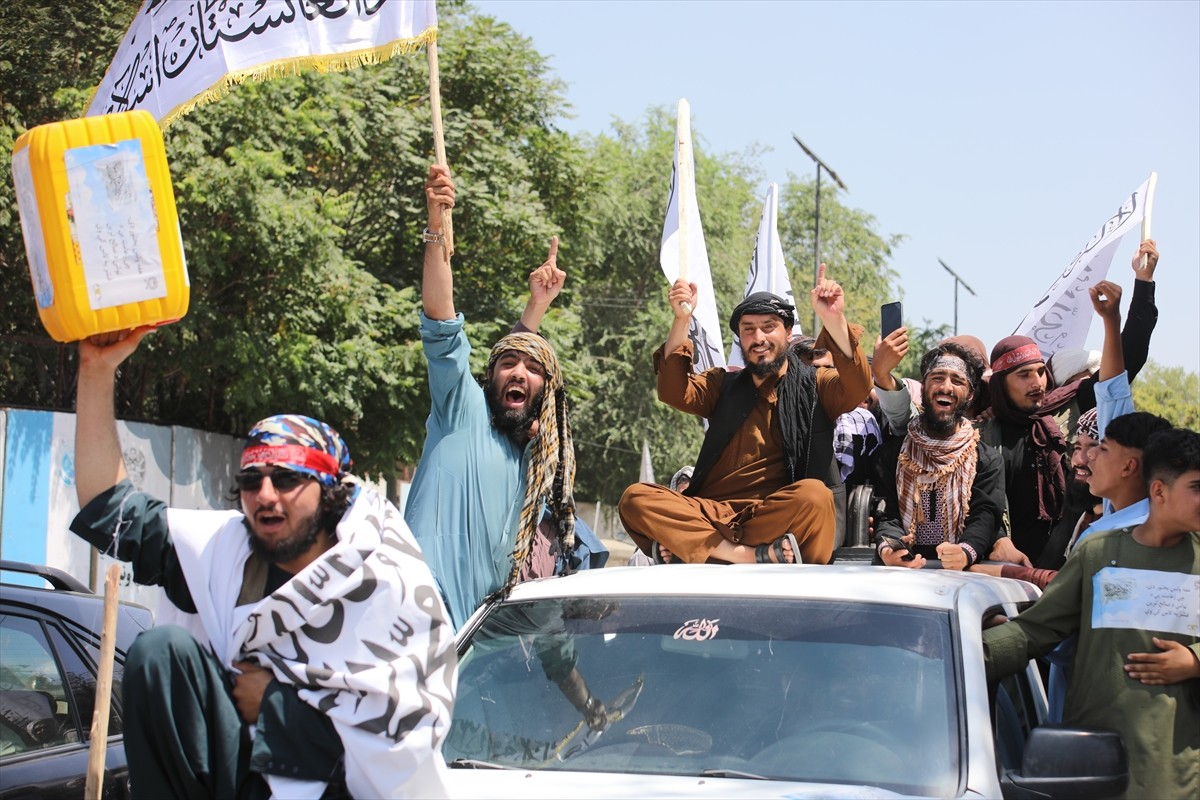 Afganistan yönetimi, bir zamanlar ABD'nin askeri üs olarak kullandığı Begram Hava Üssü'nde...