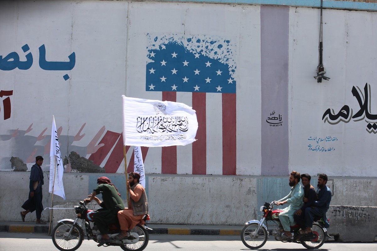 Afganistan yönetimi, bir zamanlar ABD'nin askeri üs olarak kullandığı Begram Hava Üssü'nde...