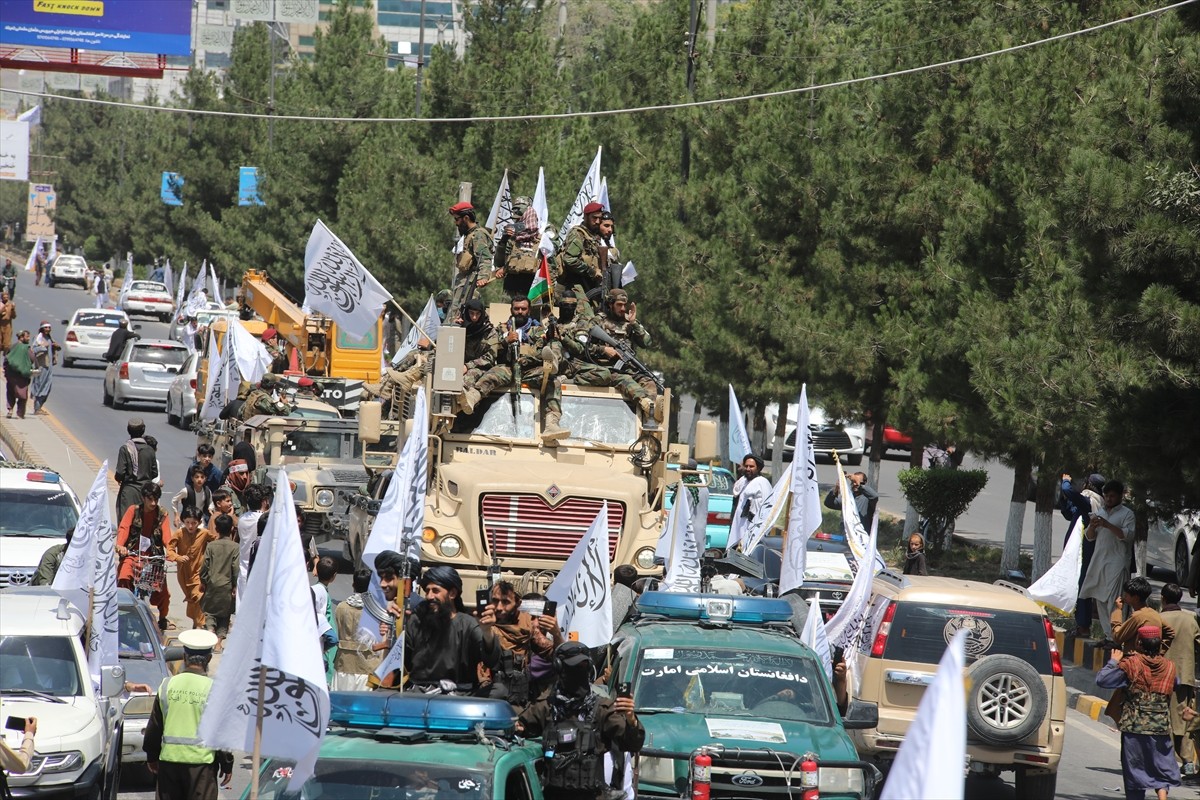 Afganistan yönetimi, bir zamanlar ABD'nin askeri üs olarak kullandığı Begram Hava Üssü'nde...