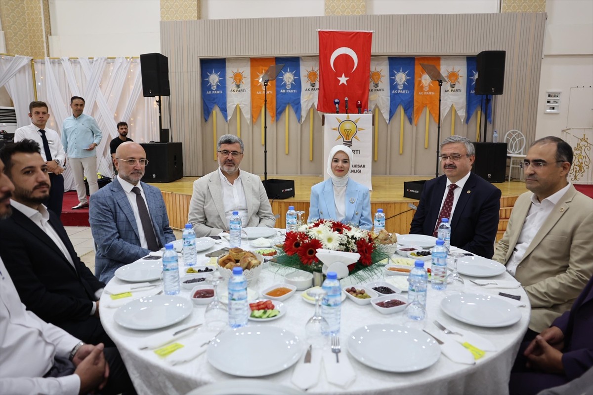 Aile ve Sosyal Hizmetler Bakanı Mahinur Özdemir Göktaş, Afyonkarahisar'da AK Parti İl...