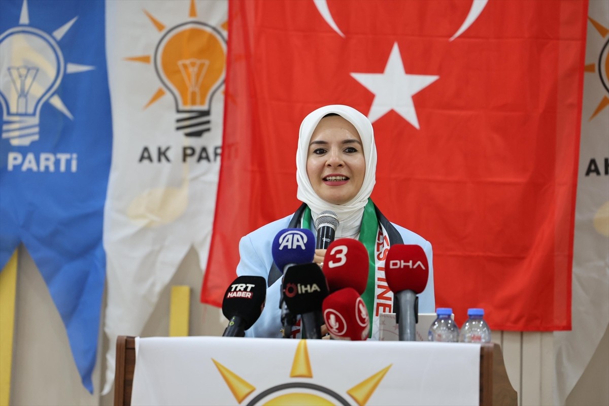 Aile ve Sosyal Hizmetler Bakanı Mahinur Özdemir Göktaş, Afyonkarahisar'da AK Parti İl...