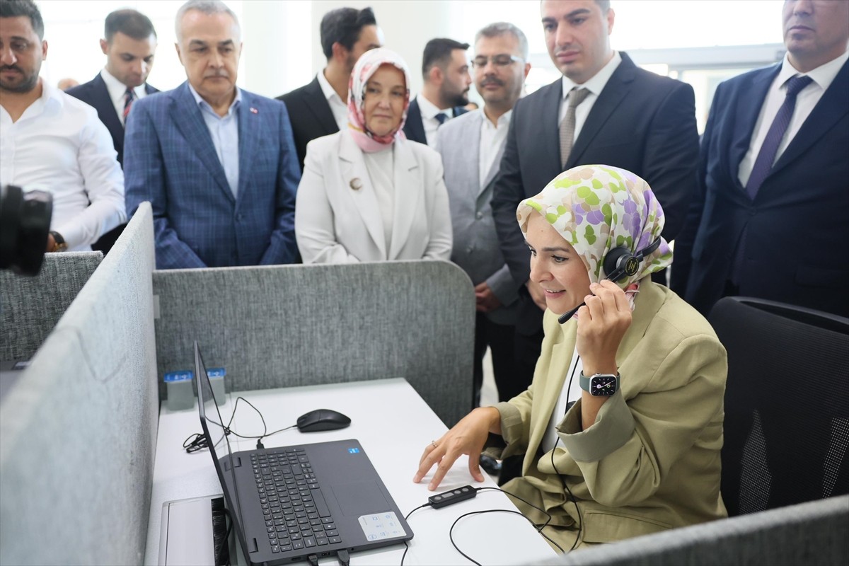 Aile ve Sosyal Hizmetler Bakanı Mahinur Özdemir Göktaş,  Aydın'daki ziyareti kapsamında, Köşk...