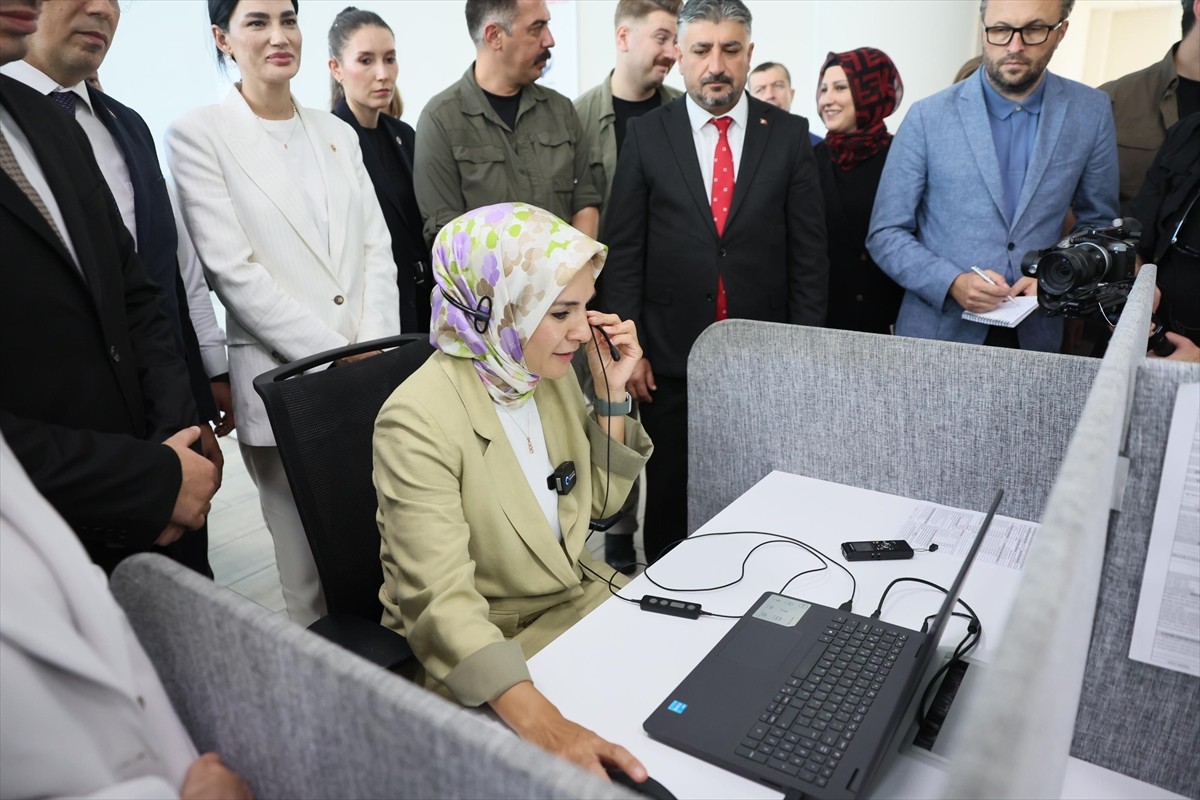 Aile ve Sosyal Hizmetler Bakanı Mahinur Özdemir Göktaş,  Aydın'daki ziyareti kapsamında, Köşk...