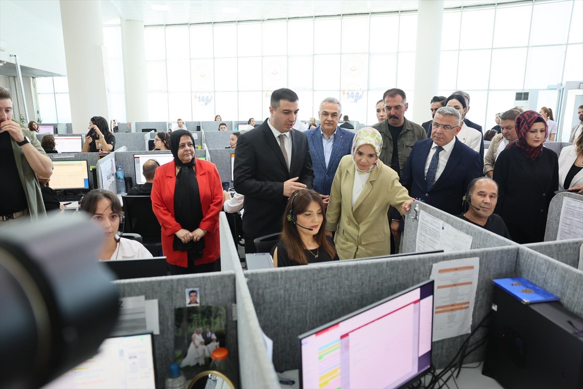 Aile ve Sosyal Hizmetler Bakanı Mahinur Özdemir Göktaş,  Aydın'daki ziyareti kapsamında, Köşk...