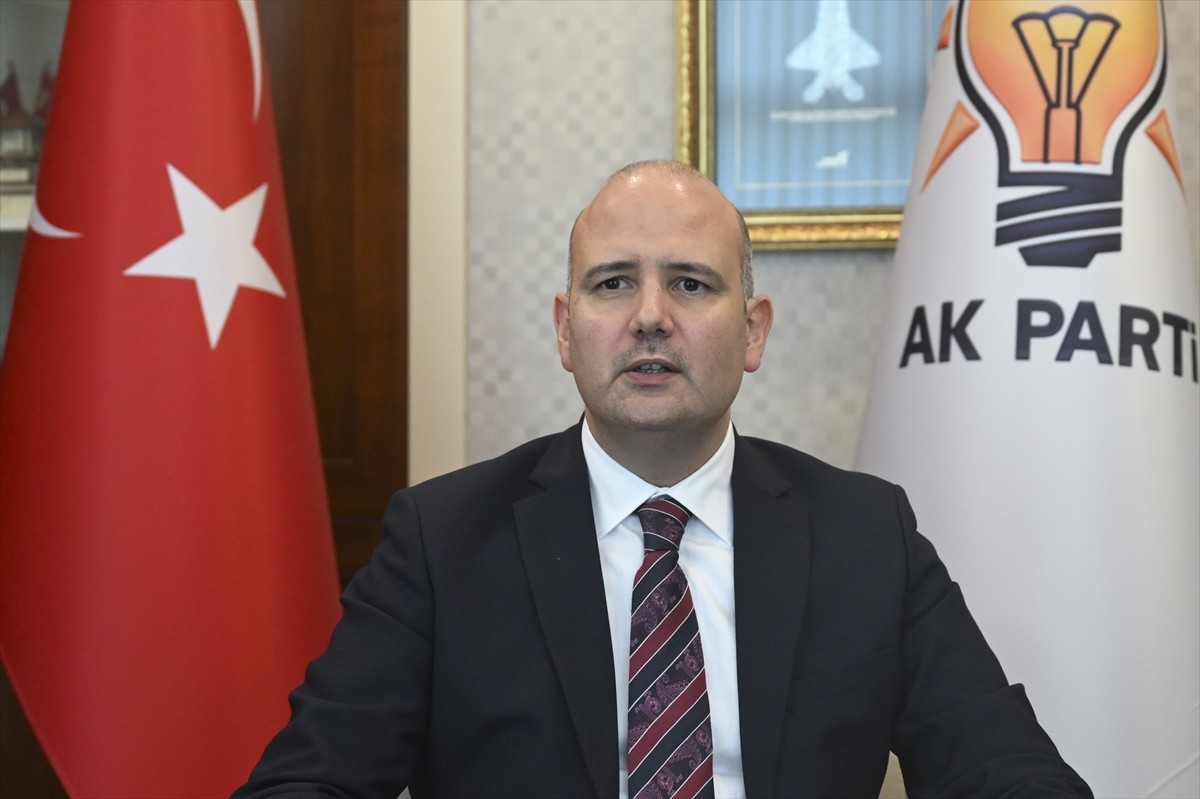 AK Parti Genel Başkan Yardımcısı Ömer İleri, AA muhabirine, oyun platformu Roblox ve sosyal medya...