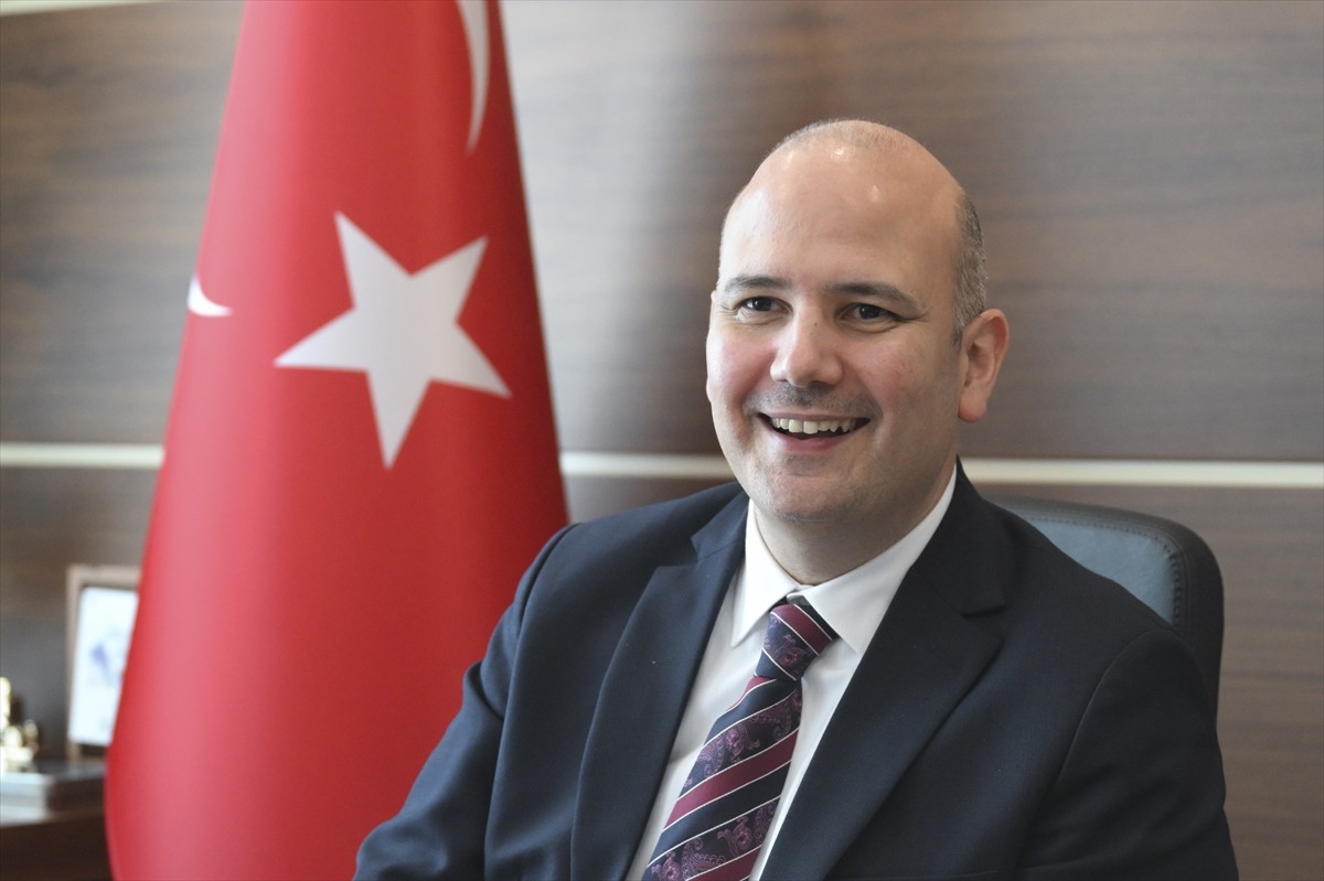 AK Parti Genel Başkan Yardımcısı Ömer İleri, AA muhabirine, oyun platformu Roblox ve sosyal medya...