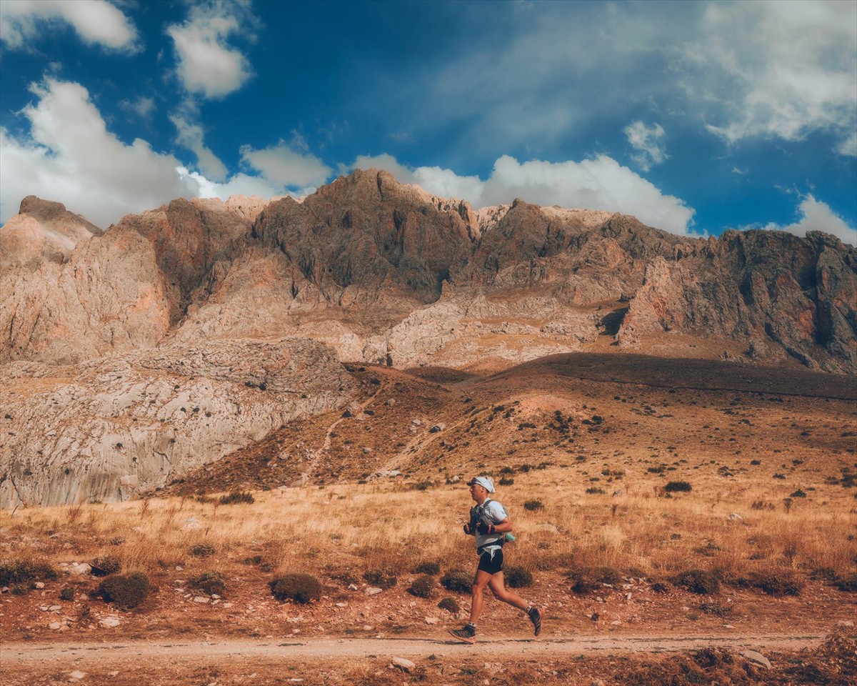 Aladağlar Sky Trail 2024 yarışı Niğde'de yapıldı. Niğde Valiliği, Niğde Belediyesi ve Ahiler...