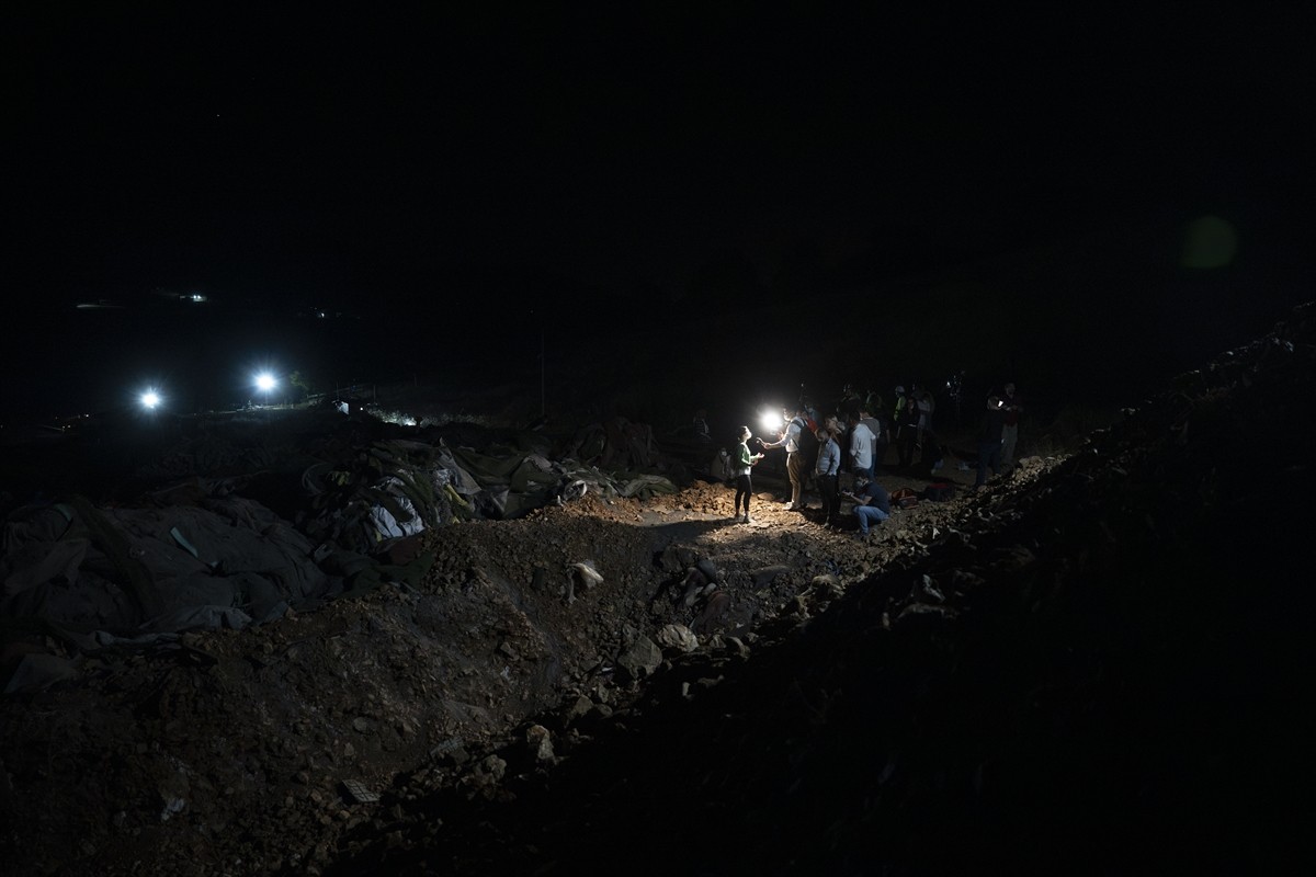 Ankara'nın Altındağ ilçesinde bir barınağın yakınlarında ölmüş halde 11 köpek bulundu.