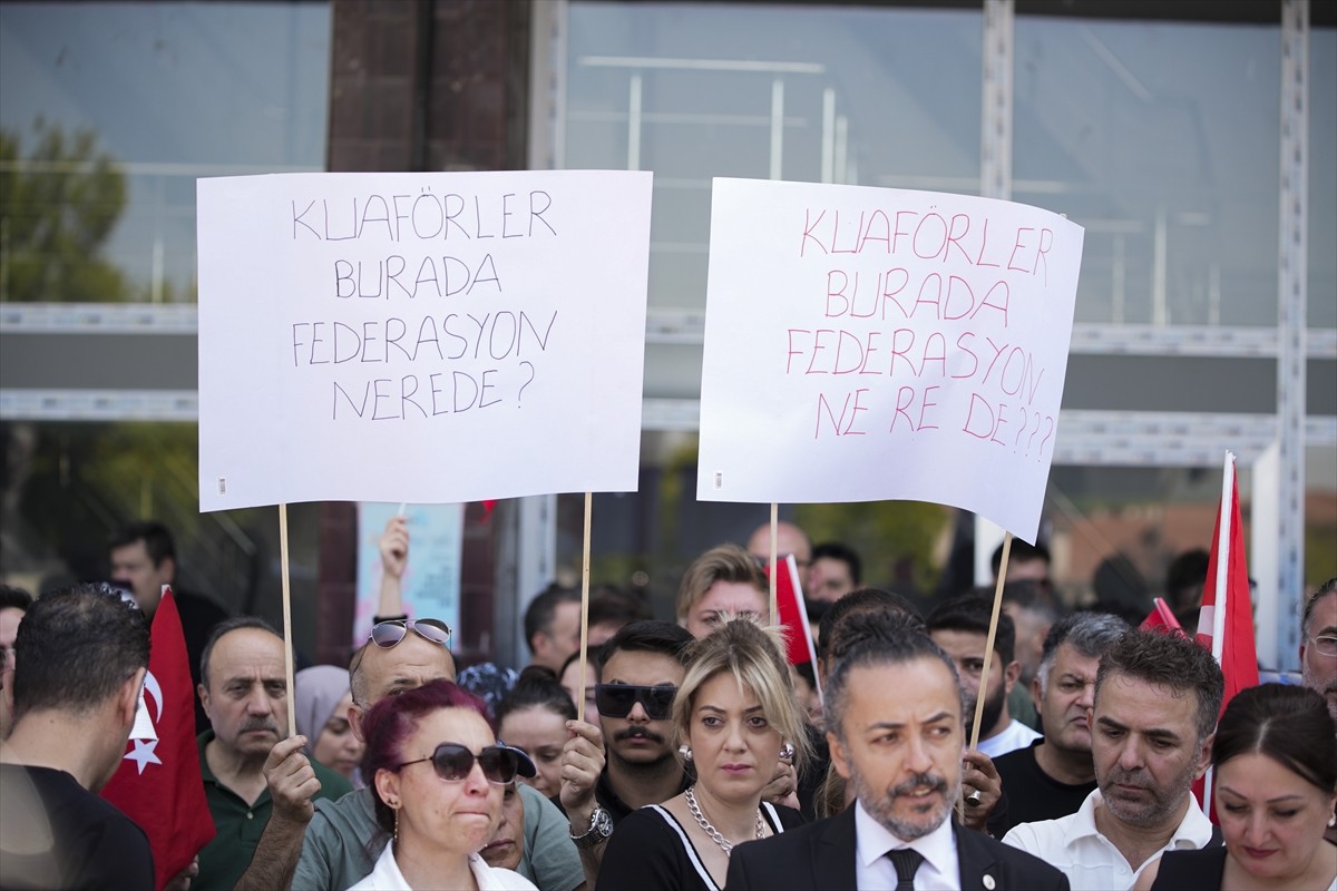 Ankara Kuaför ve Güzellik Uzmanları Birlik, Beraberlik ve Dayanışma Derneği öncülüğünde Ankara...