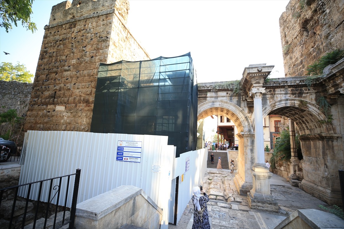 Antalya'nın tarihi Kaleiçi bölgesinin Dünya Kültürel ve Doğal Mirası Geçici Listesine eklenmesi...