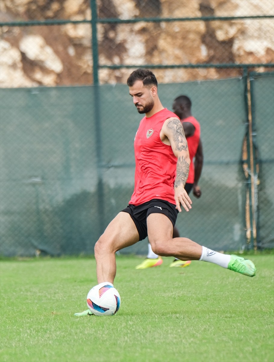 Atakaş Hatayspor, Trendyol Süper Lig'in ilk haftasında yarın deplasmanda Galatasaray ile...